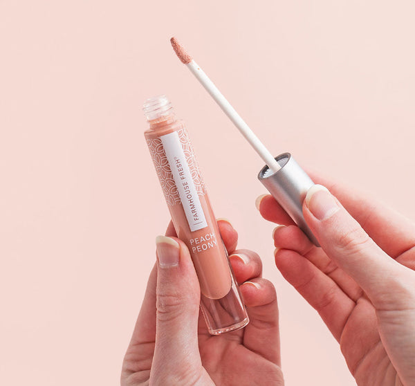 Vitamin Glaze® Oil Infused Lip Gloss – Peach Peony | Farmhouse Fresh